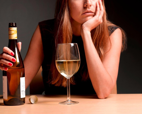 Анонимное лечение женского алкоголизма в Окуловке